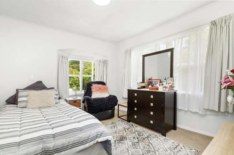 64 Larsen Crescent Tawa_12