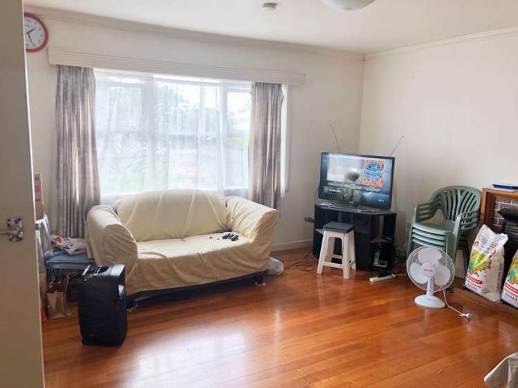 26 Netherlands Avenue Kelston_17