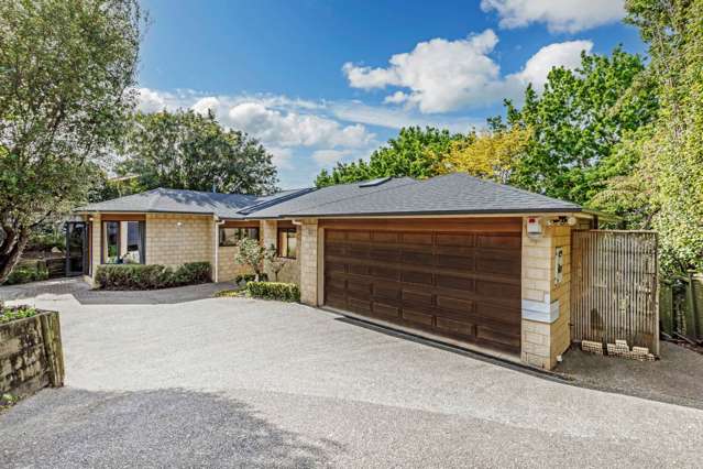 2/3 Sunset Road Totara Vale_1