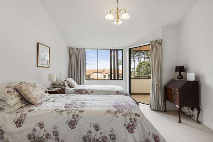 2/8 Tobago Place Sunnynook_10