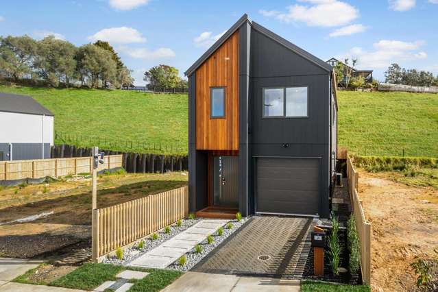 Modern Family Living in Strathmill, Orewa
