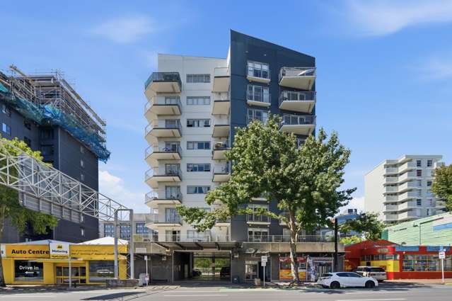 Convenient CBD Living - 3-Bedroom Apartment