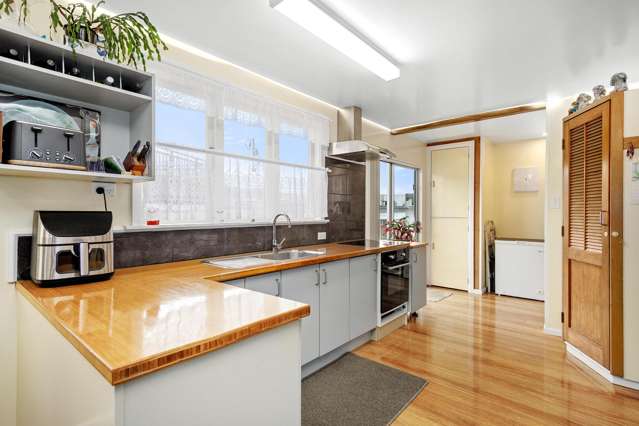 7 Honey Street Wainuiomata_1