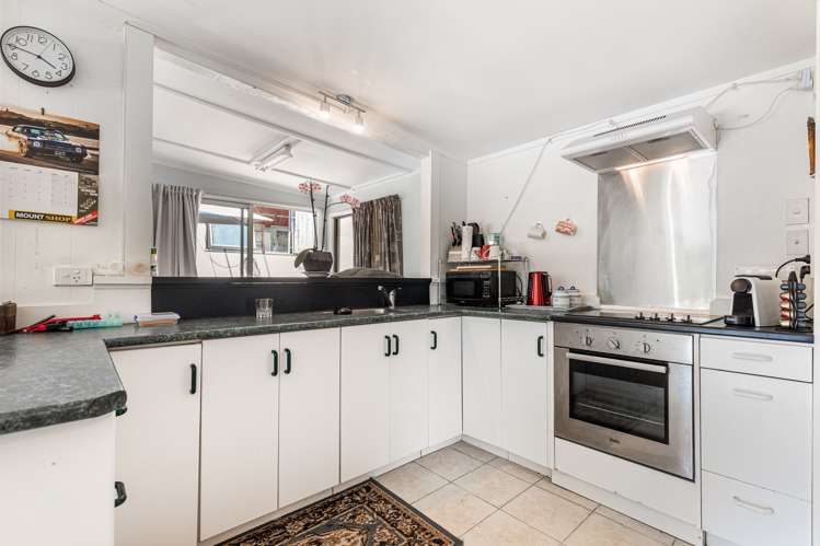 4 Te Toki Road Ostend_11