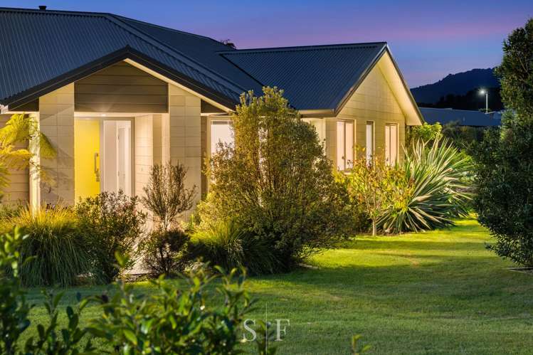 2 Lamont Place Waikanae_26
