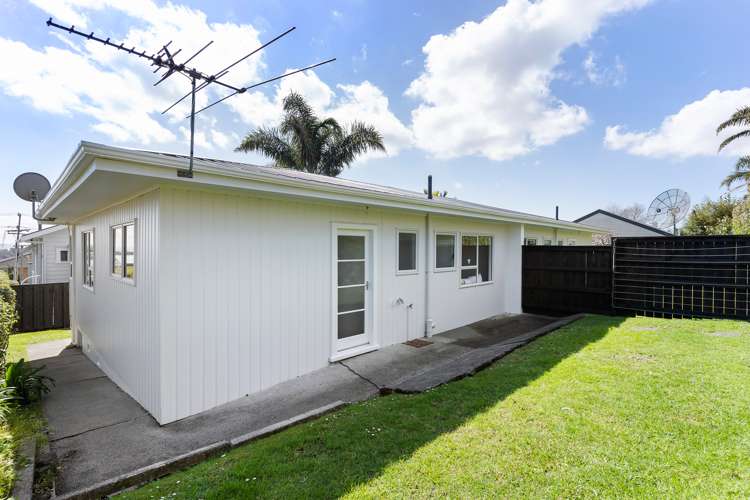 2/15 Seaview Terrace Mount Albert_12