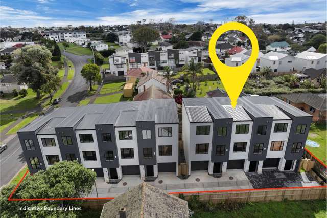 3 Beds+3 Baths+Study | Stroll to Train & Shops