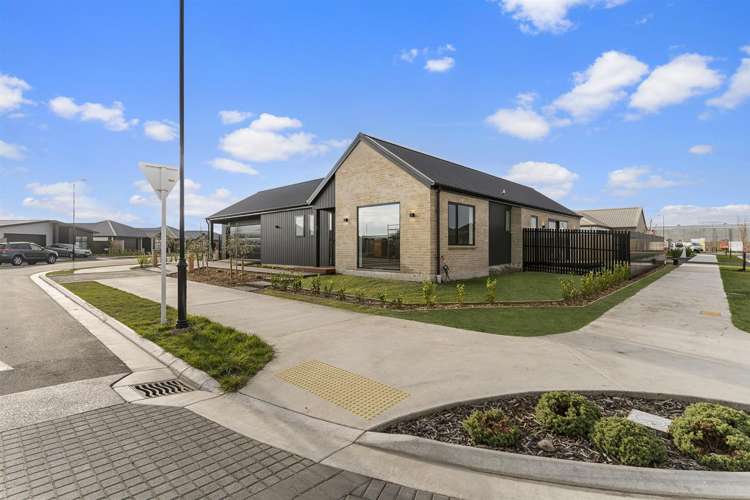 8 Silvergrass Way_2