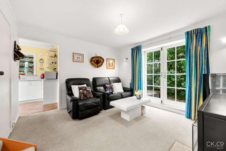 239a Whites Line East_2