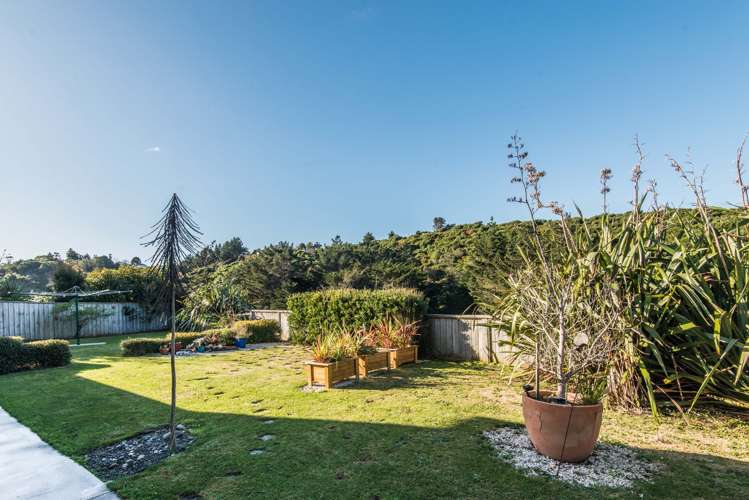 53 Te Puia Drive Aotea_15