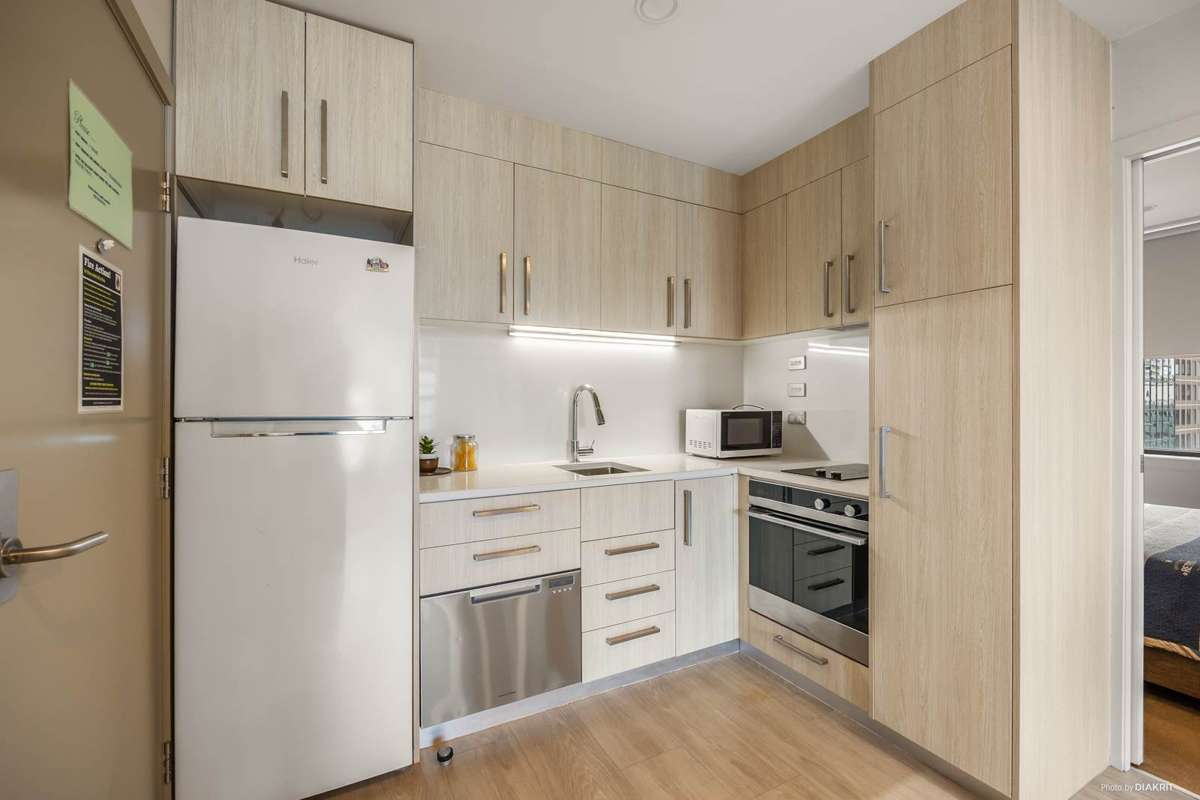 801/75 Victoria Street West_3