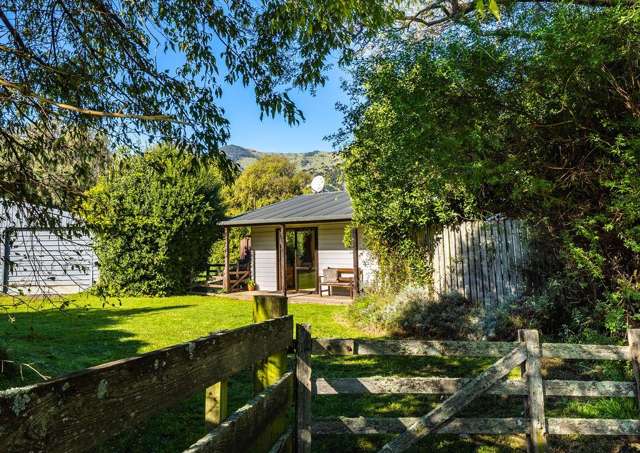 Escape the city – Idyllic home with land