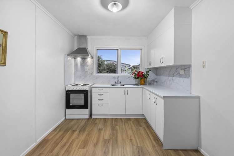 2/10 Mahon Place_3