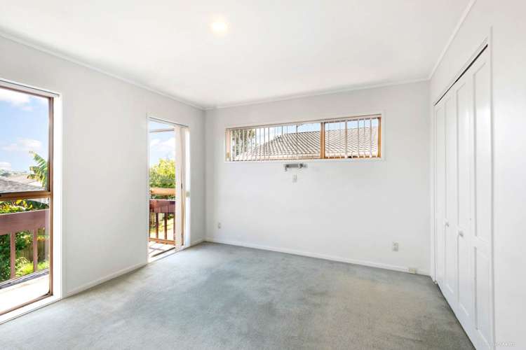 2/311 Wairau Road Totara Vale_5