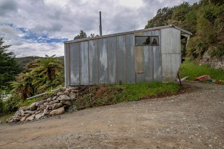 1042 State Highway 7 Dobson_17