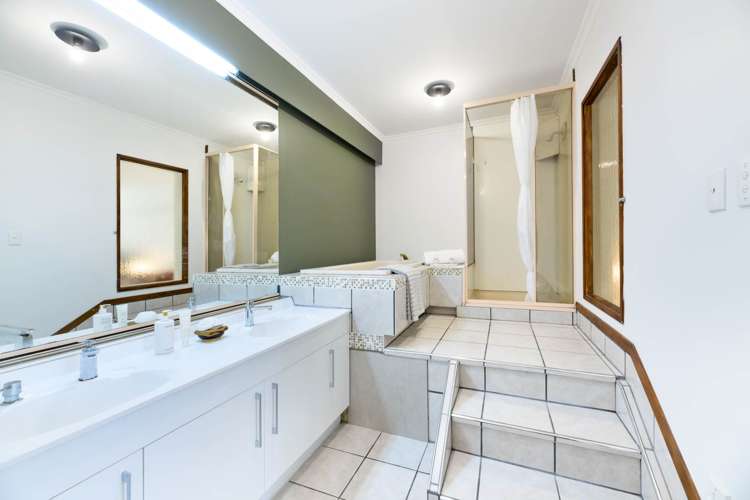 2/199 Glenfield Road Hillcrest_13