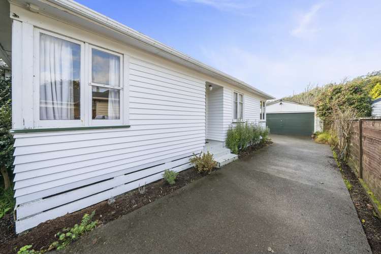 5 Wood Street Wainuiomata_17