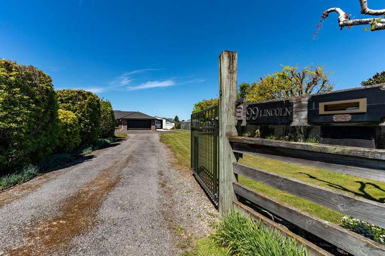99 Lincoln Road Carterton_35
