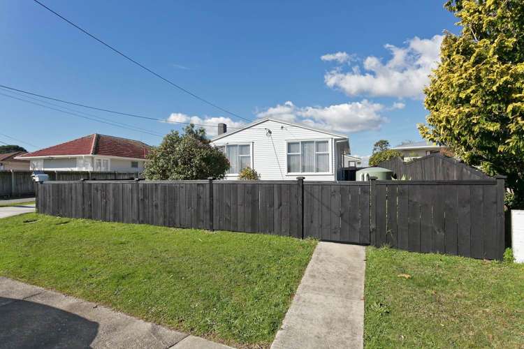 22 Kirrie Avenue Te Atatu South_11