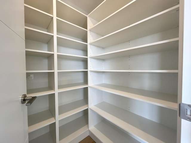 76 Accadia Drive 11103_4