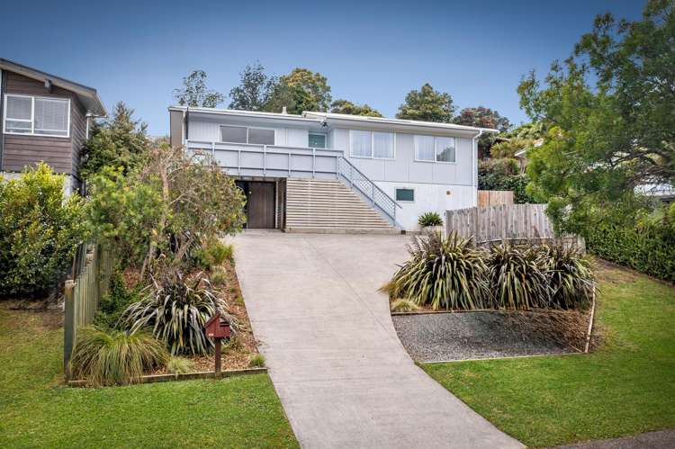 8 William Hadlow Place Hatfields Beach_1