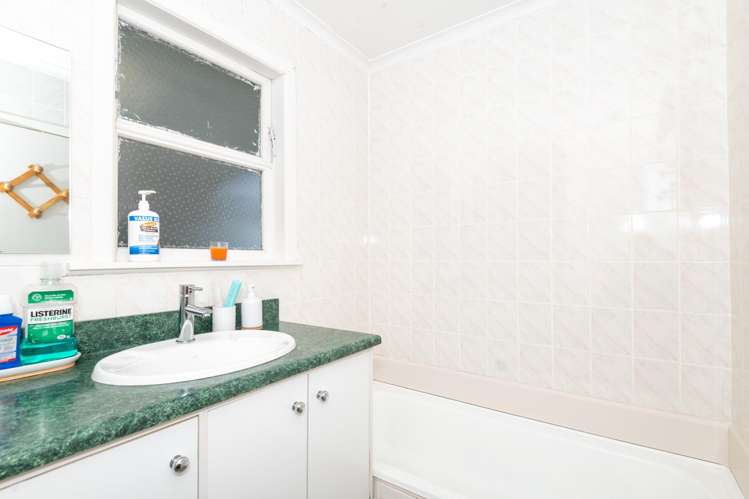 5 The Strand Wainuiomata_11