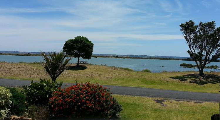 7 Birds Beach Road Tapora_6