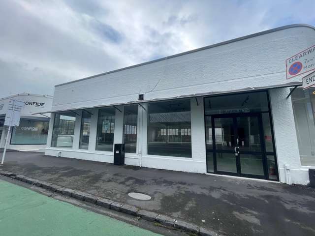 Large Broadway Retail | Newmarket