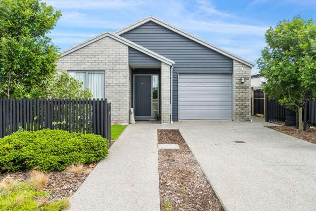 Effortless Modern Living in Sought after Papamoa