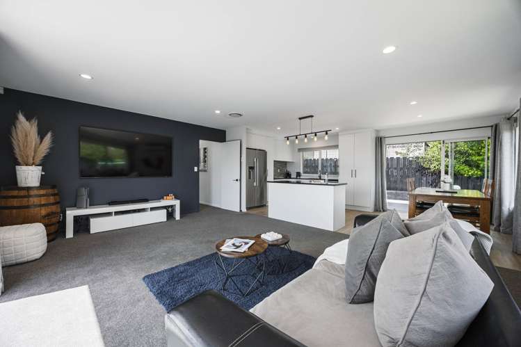 22 Whangaparaoa Road_3