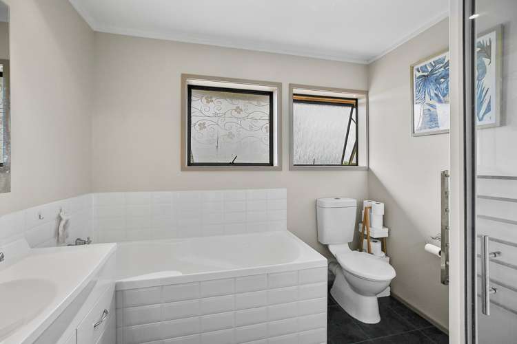 111 Tuhikaramea Road Dinsdale_15