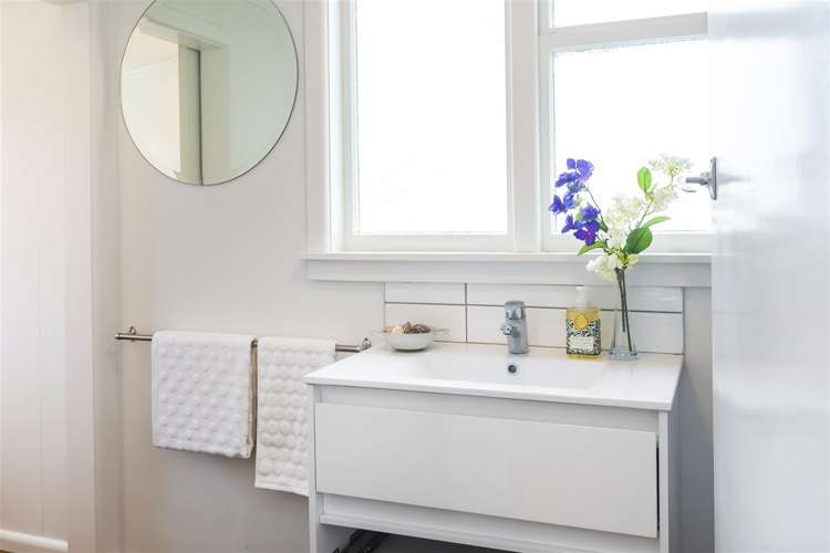 42 Featherstone Avenue Kairaki_13