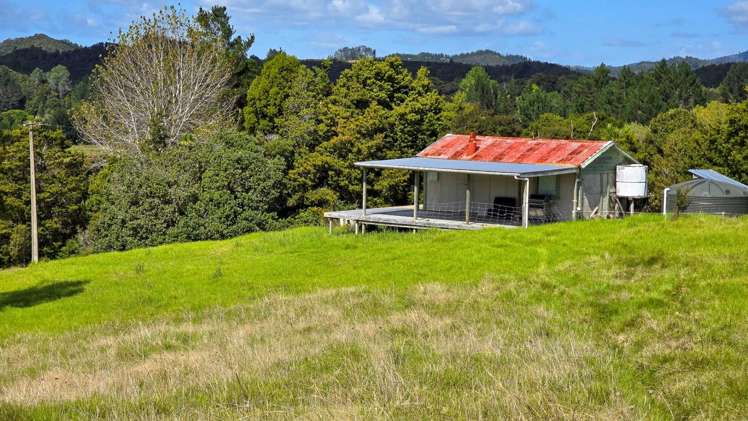 3211 Russell Road Whangaruru_19