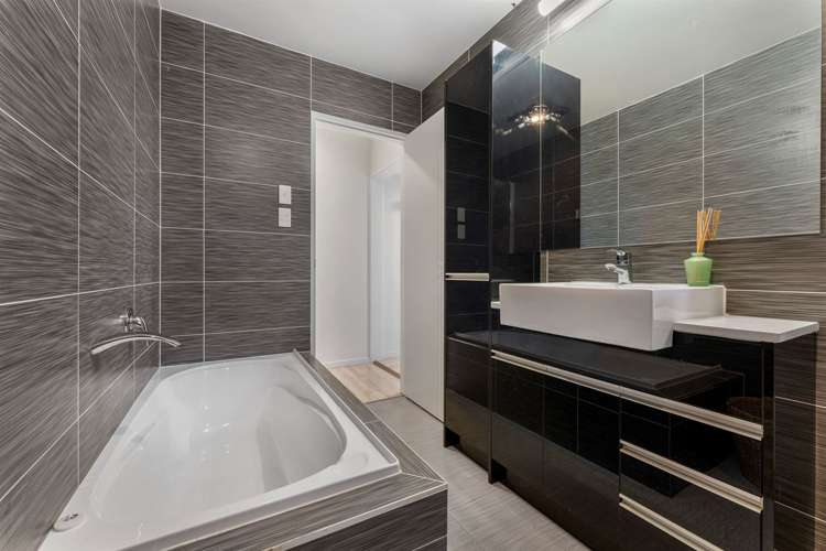 9 Gwendoline Avenue Te Atatu Peninsula_16