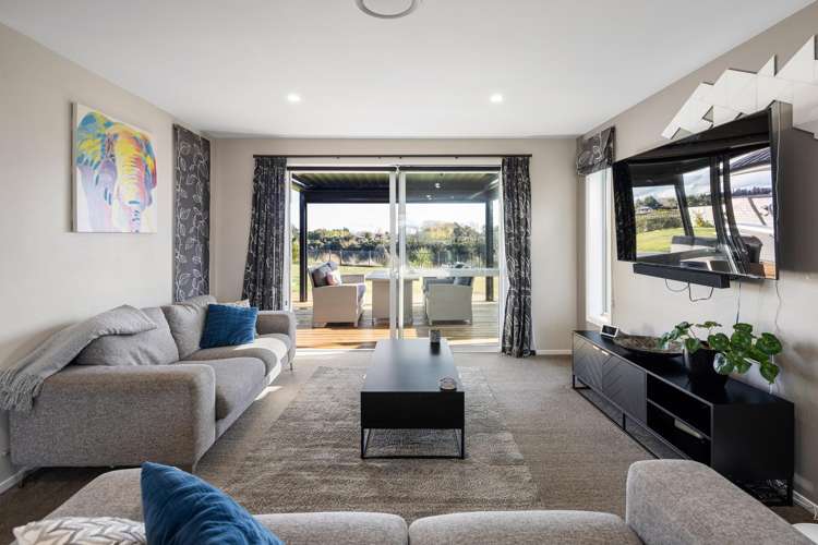 15 Hyatt Close Leamington_16