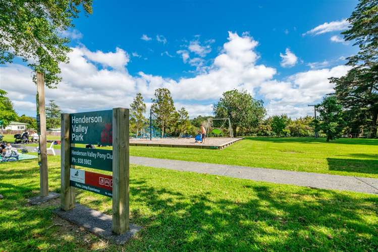 2/176 Henderson Valley Road Henderson_24