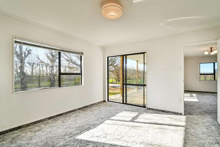 25 Stock Road Pakipaki_13