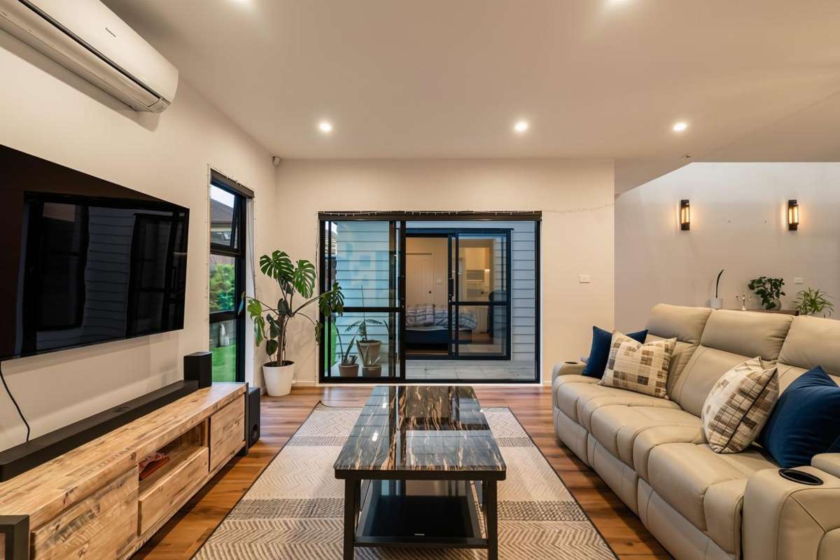 1/131A Whitney Street_2