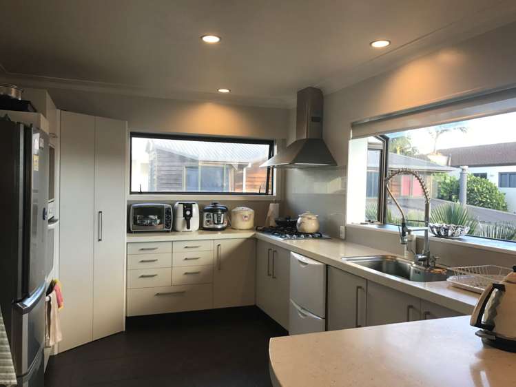 37 Hattaway Avenue Bucklands Beach_5