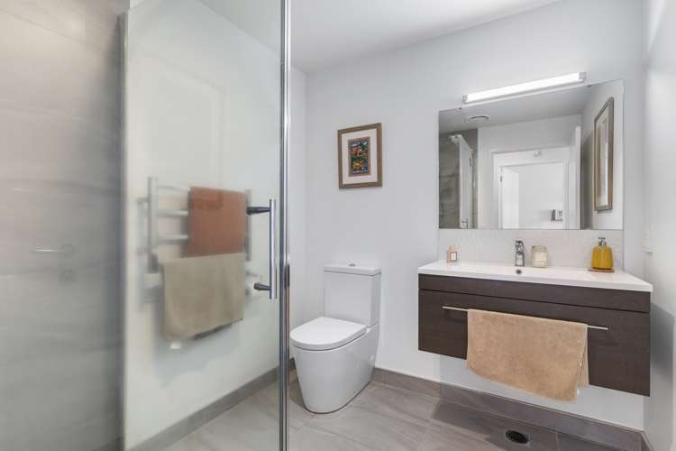 2/5 Paketai Lane Beachlands_13