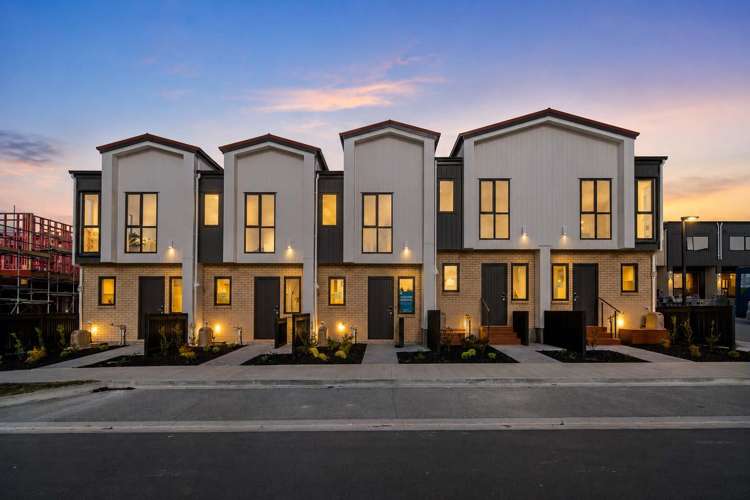 16 Papatahi Lane Flat Bush_0
