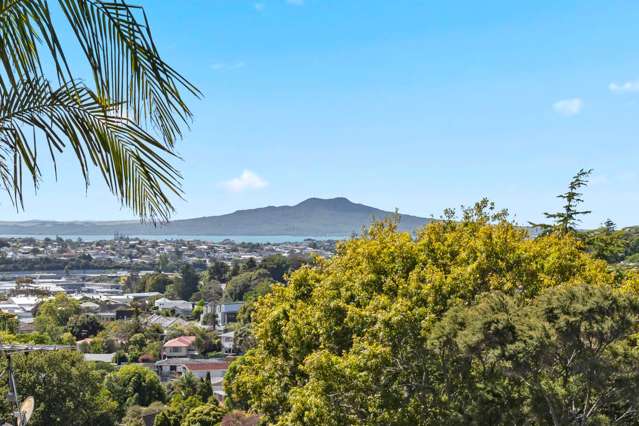 A Tranquil Retreat With Stunning Rangitoto Views!