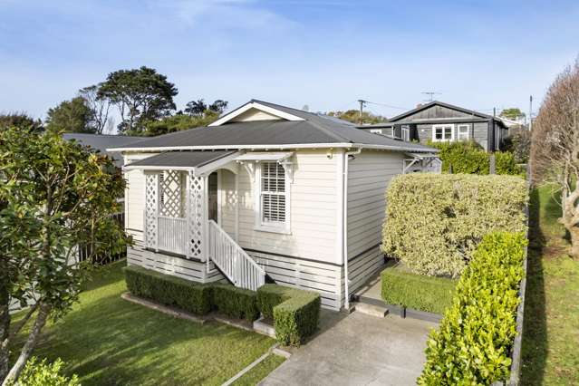 EXQUISITE CHARACTER COTTAGE - SUN AND PRIVACY