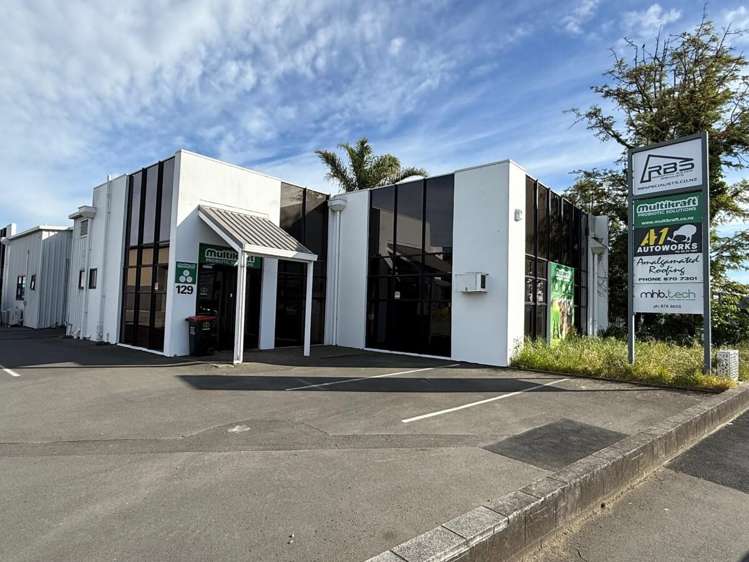 Unit 1, 129 Maraekakaho Road_0