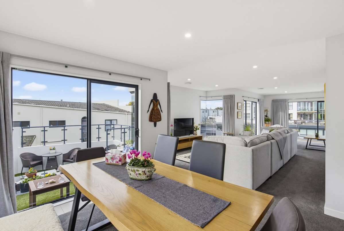 379 Kapiti Road_2