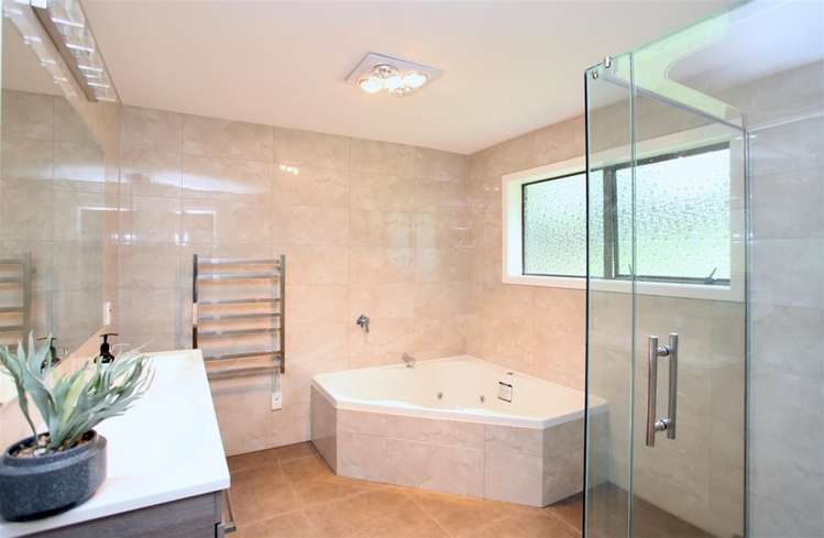 15 Kingsclere Place Goodwood Heights_11