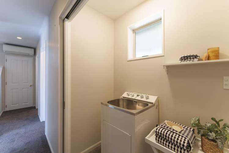 2 Delaware Crescent Russley_18