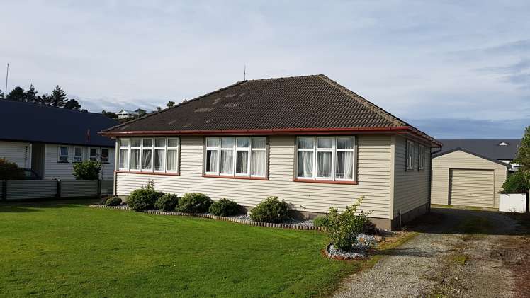 196 Sewell Street Hokitika_13