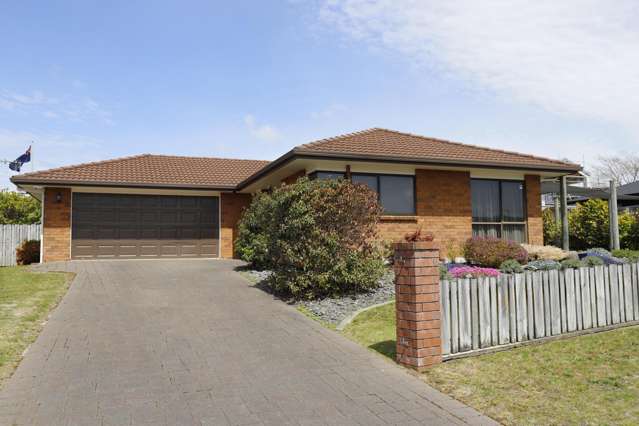 Relaxed lakeside living