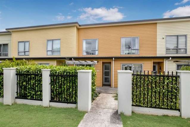 31/11 Ray Small Drive, Papakura - 3 bedroom, 3 bathroom, 1 car park